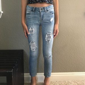 😛Kids Lucky brand light wash distressed jeans..💛